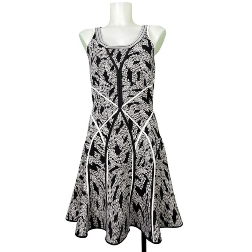 Diane Von Furstenberg -Ilsa Sleeveless Fit & Flare Dress - Size M - Picture 4 of 11
